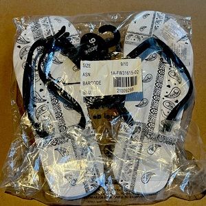Brand new flip flops never used for vacation! Size 9/10